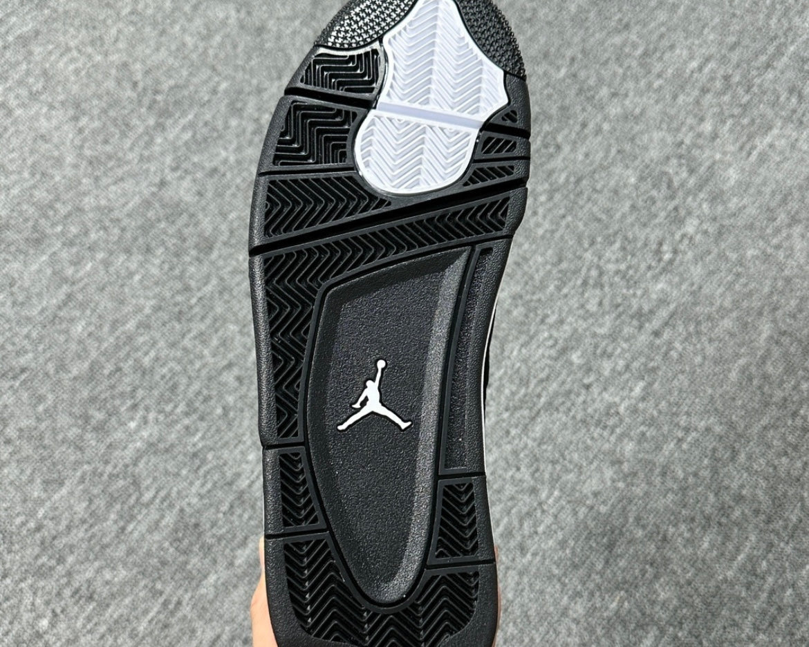 4 Retro White Thunder