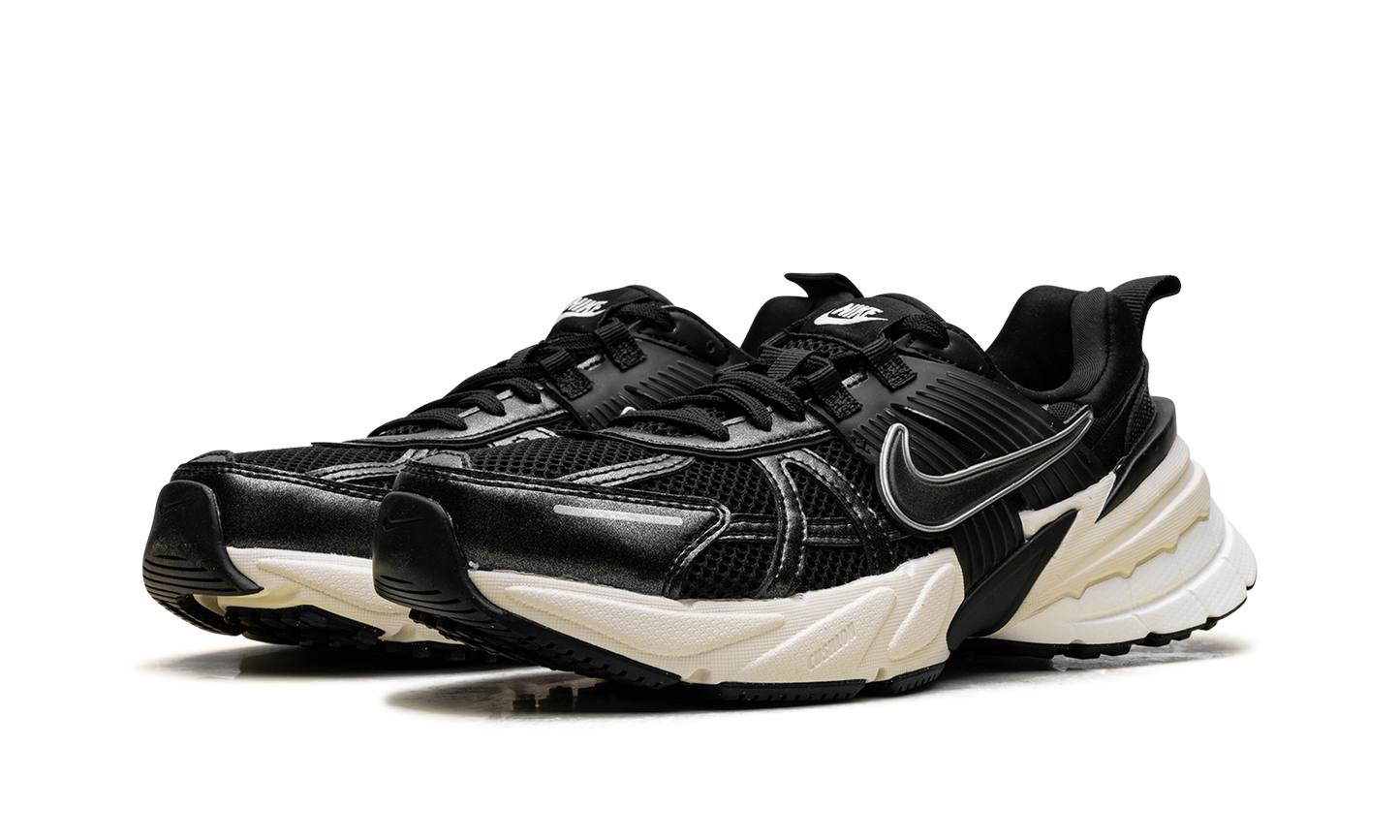 V2K Run WMNS"Black Muslin" FD0736 012