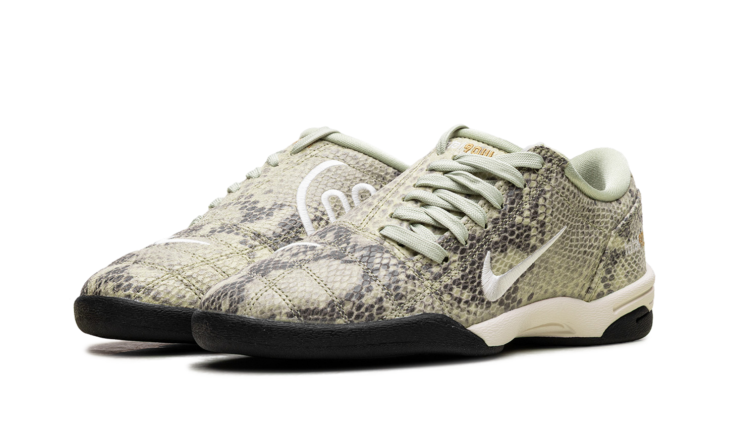 Total 90 SE WMNS"Olive Aura Pale Ivory" IB4204 301