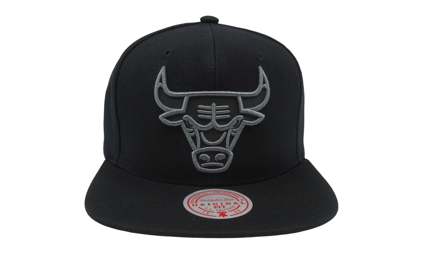 NBA Blackout Reflective Snapback Cap "Chicago Bulls - Black" 6HSSBC20053 CBUBLCK