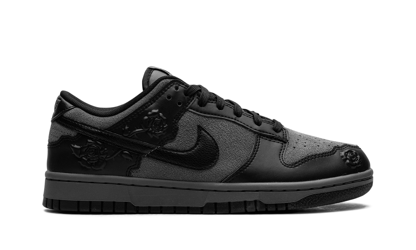 Dunk Low WMNS"Black Roses" HF1986 001
