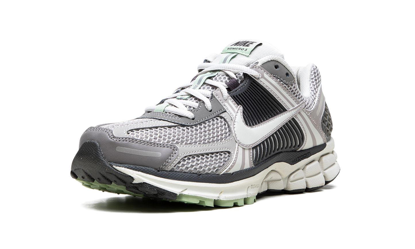 VOMERO 5 WMNS"Cobblestone" FB8825 001