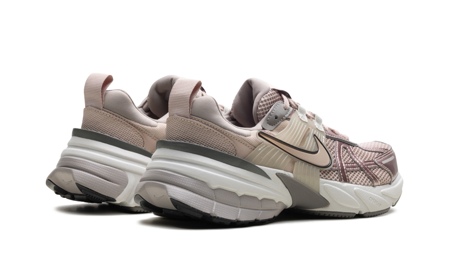 V2K Run WMNS"Particle Beige College Grey Light Bone" FD0736 201