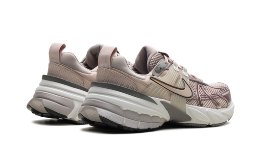 V2K Run WMNS"Particle Beige College Grey Light Bone" FD0736 201