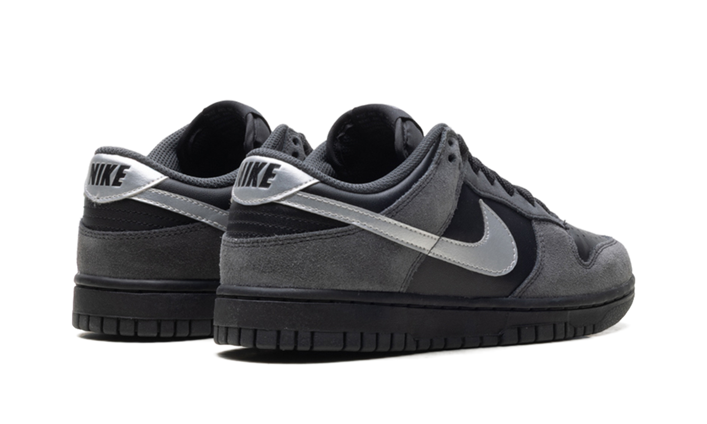 Dunk Low WMNS"Anthracite/ Metallic Silver" II7636 001