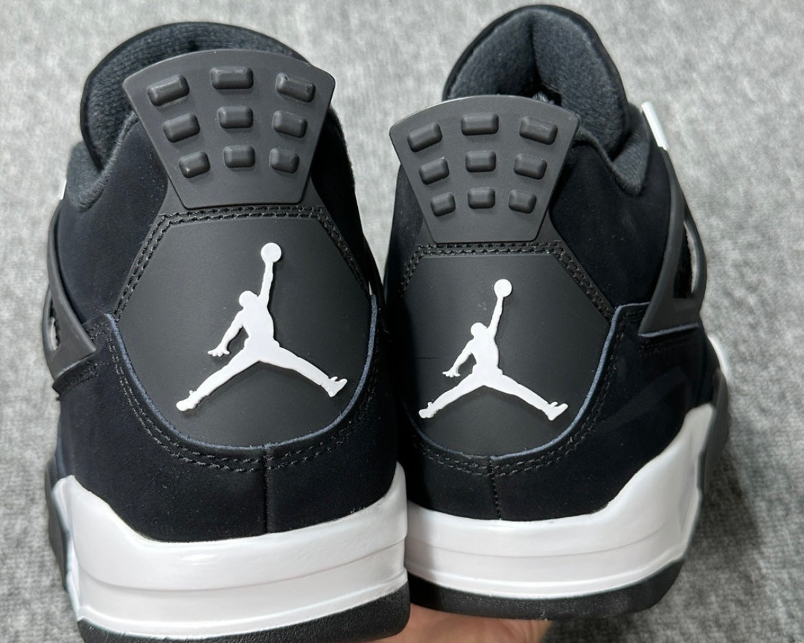 4 Retro White Thunder