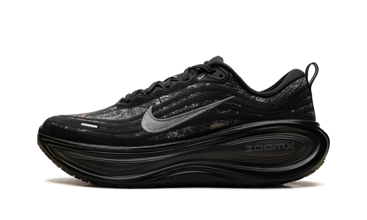 Vomero Plus "Black / Dark Smoke Grey / Anthracite / Metallic Dark Grey" IM3985 001