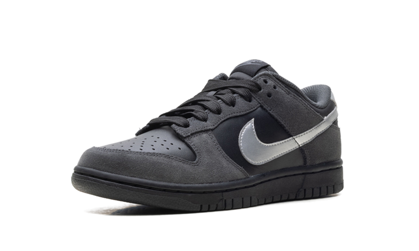 Dunk Low WMNS"Anthracite/ Metallic Silver" II7636 001
