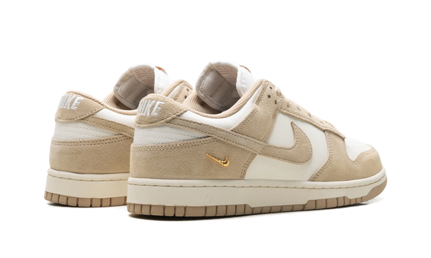 Dunk Low WMNS "Sail White Metallic Gold" IO4244 101
