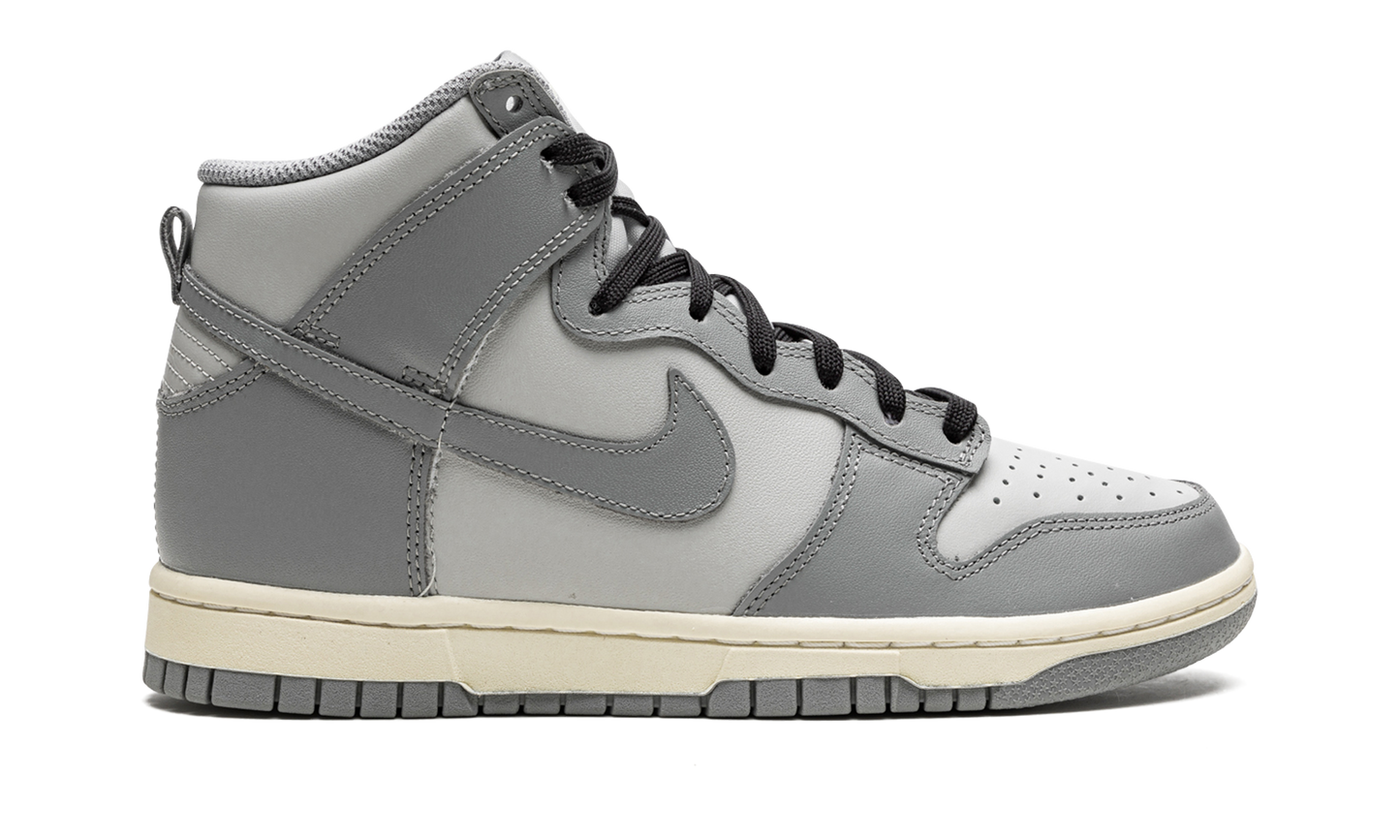 DUNK HIGH WMNS"Aged" DD1869 001
