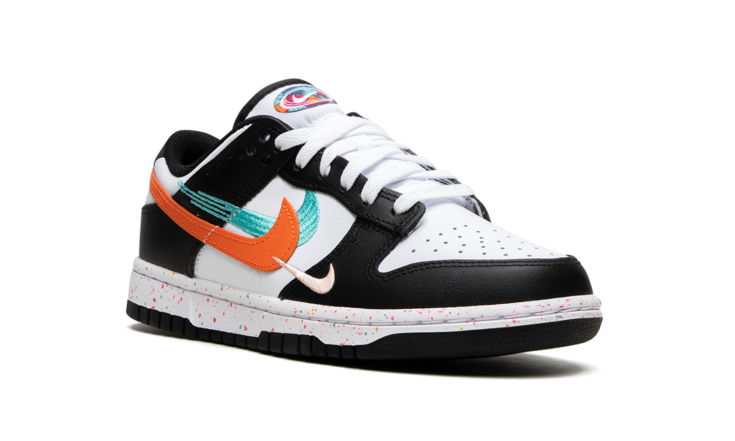 DUNK LO MNS WMNS"Lunar New Year - Multi-Swoosh" FD4623 131
