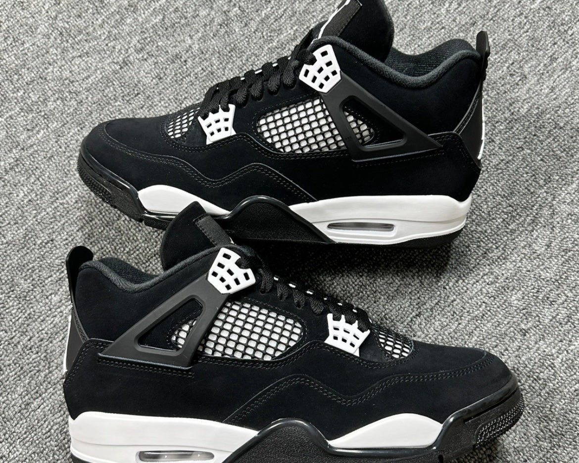 4 Retro White Thunder
