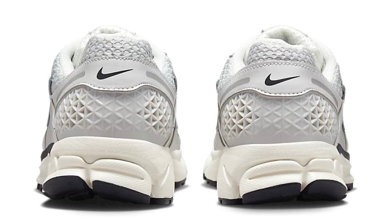 Zoom Vomero 5 Photon Dust Metallic Silver