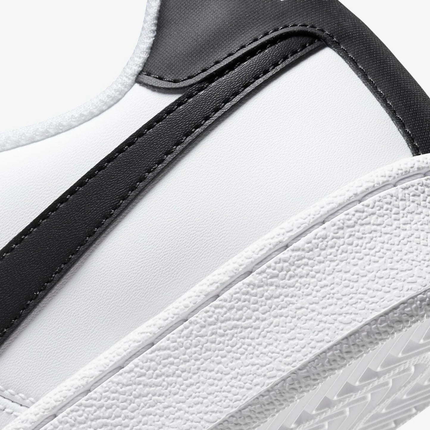 Court Royale 'White Black