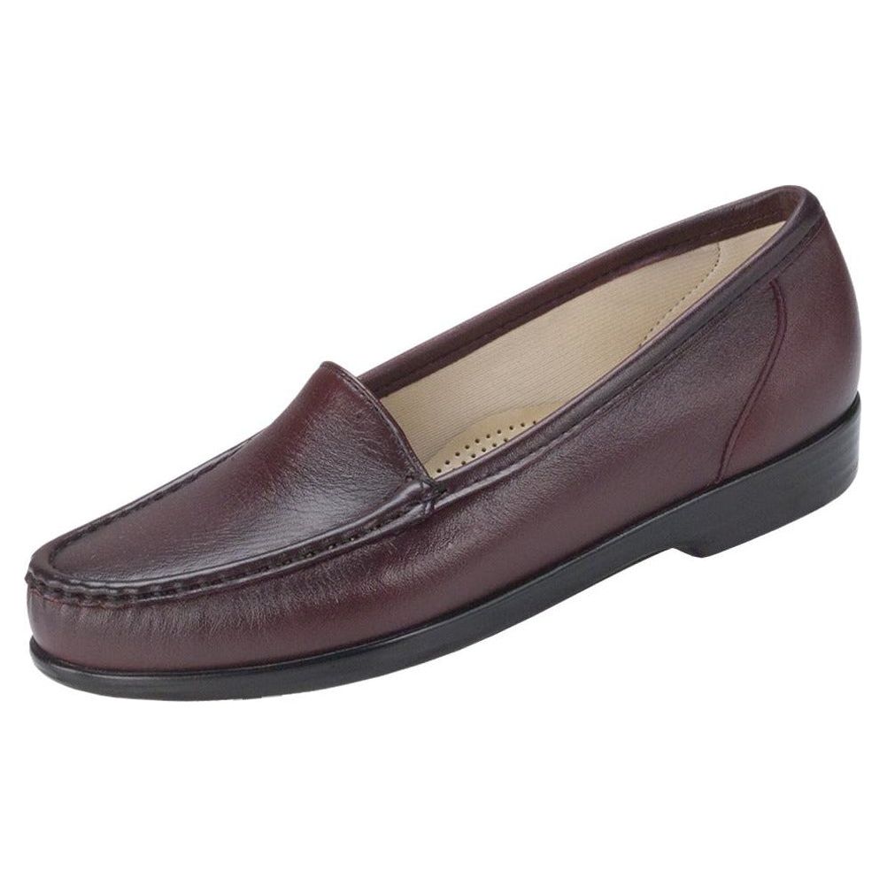Women's Simplify Slip-On Loafer in Antique Wine Wide