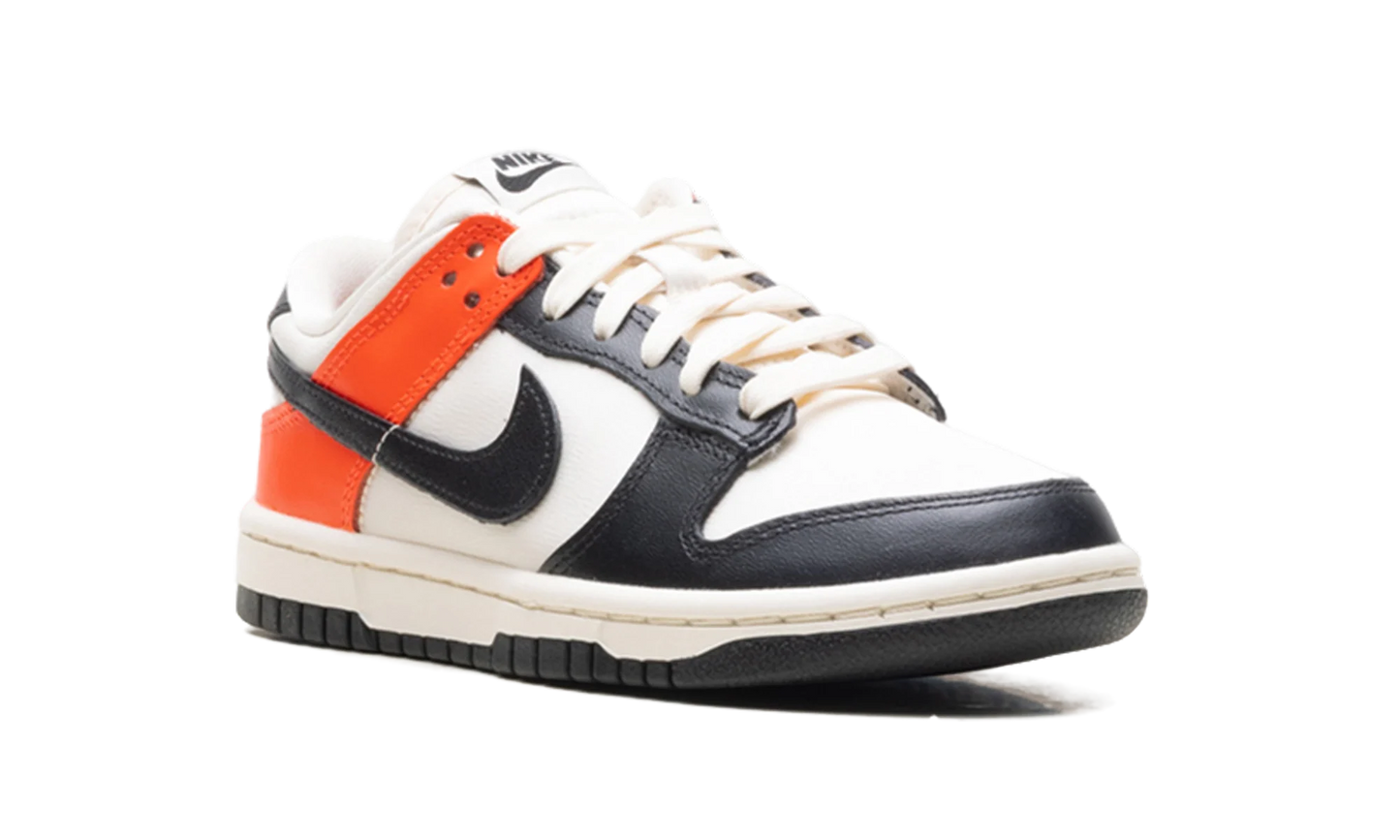 Dunk Low WMNS "Black Toe Bright Crimson" HQ3423 635