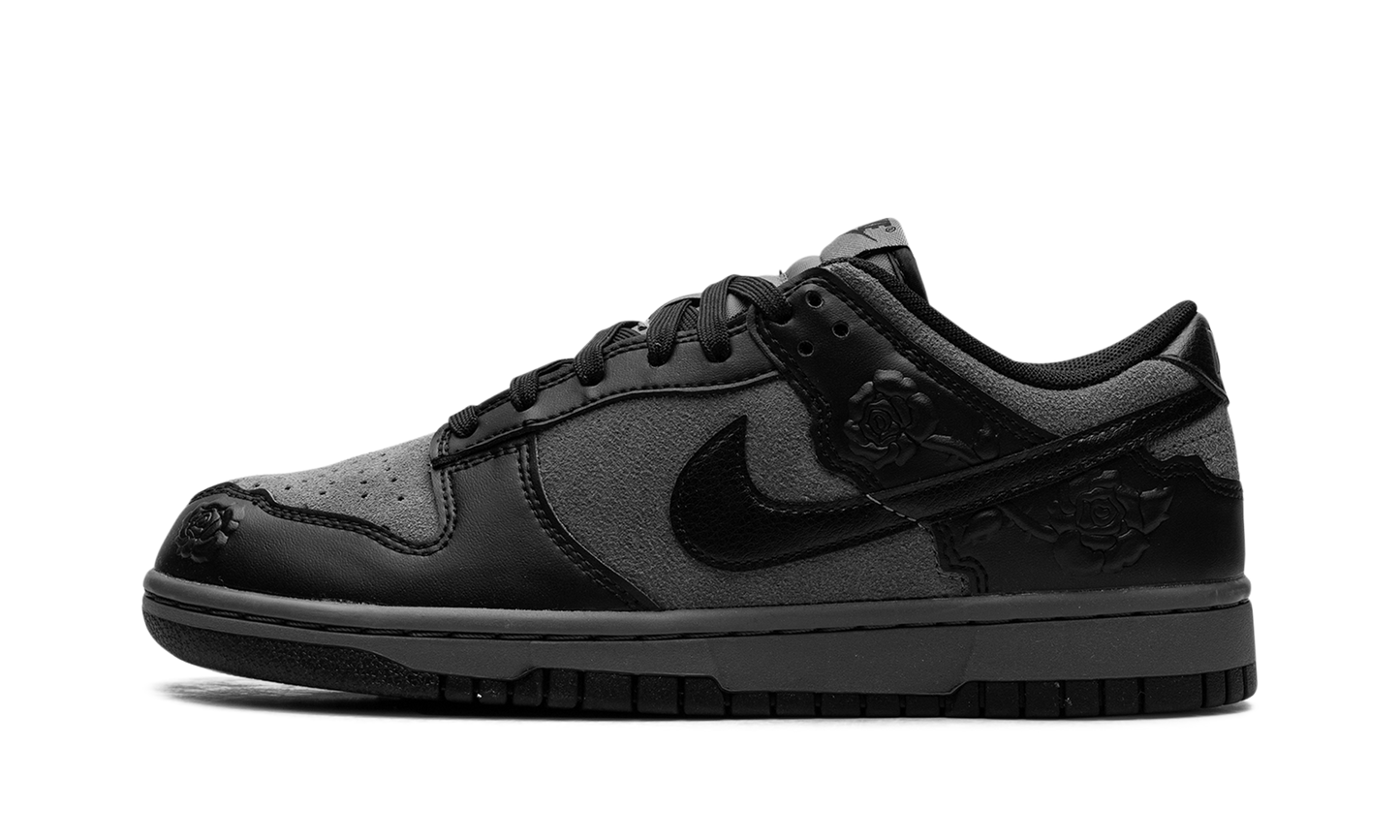 Dunk Low WMNS"Black Roses" HF1986 001