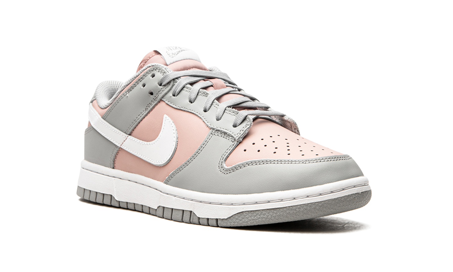DUNK LO MNS WMNS"Soft Grey/ Pink" DM8329 600