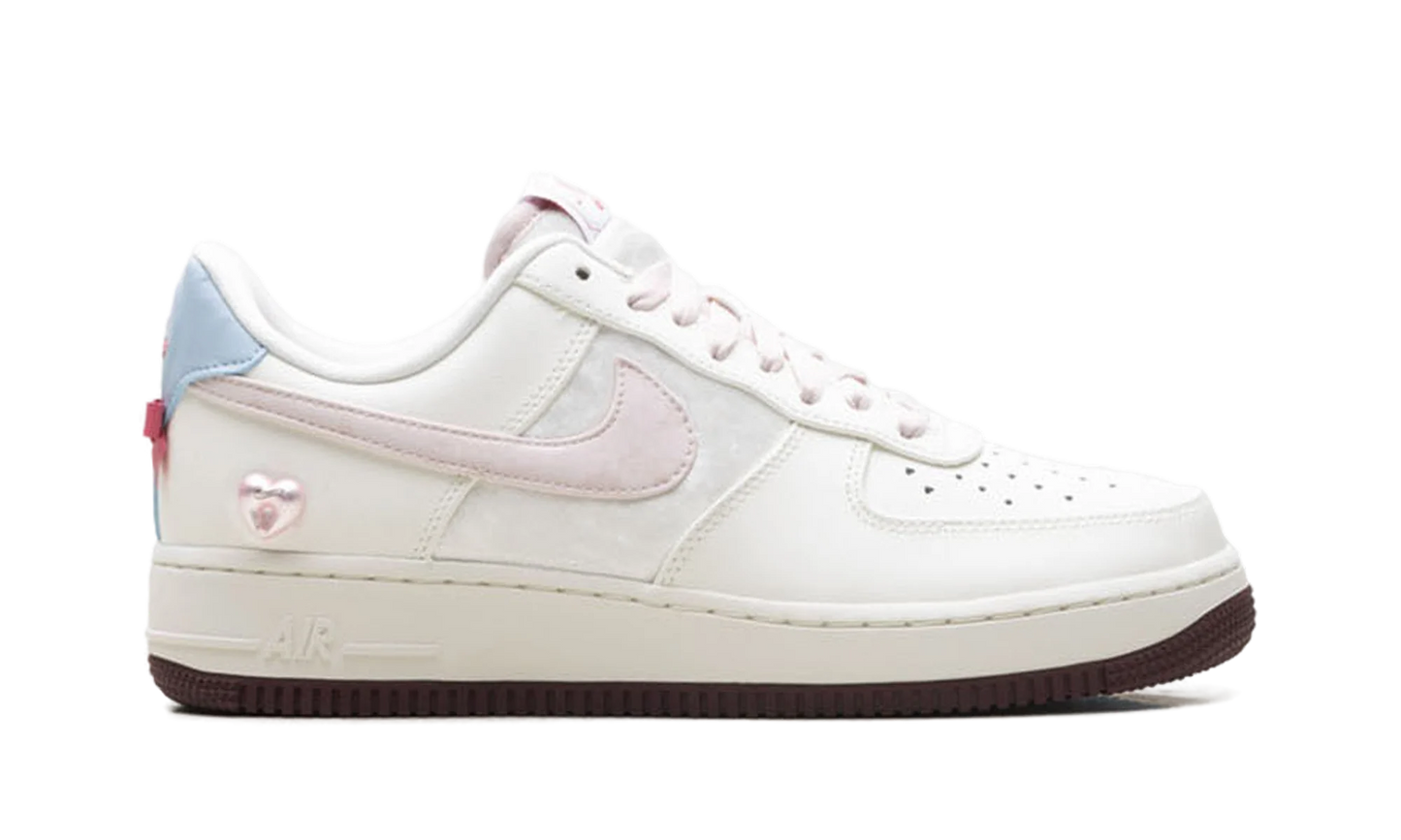 Nike Air Force 1 WMNS "Valentine's Day (2026)" IQ4937 161