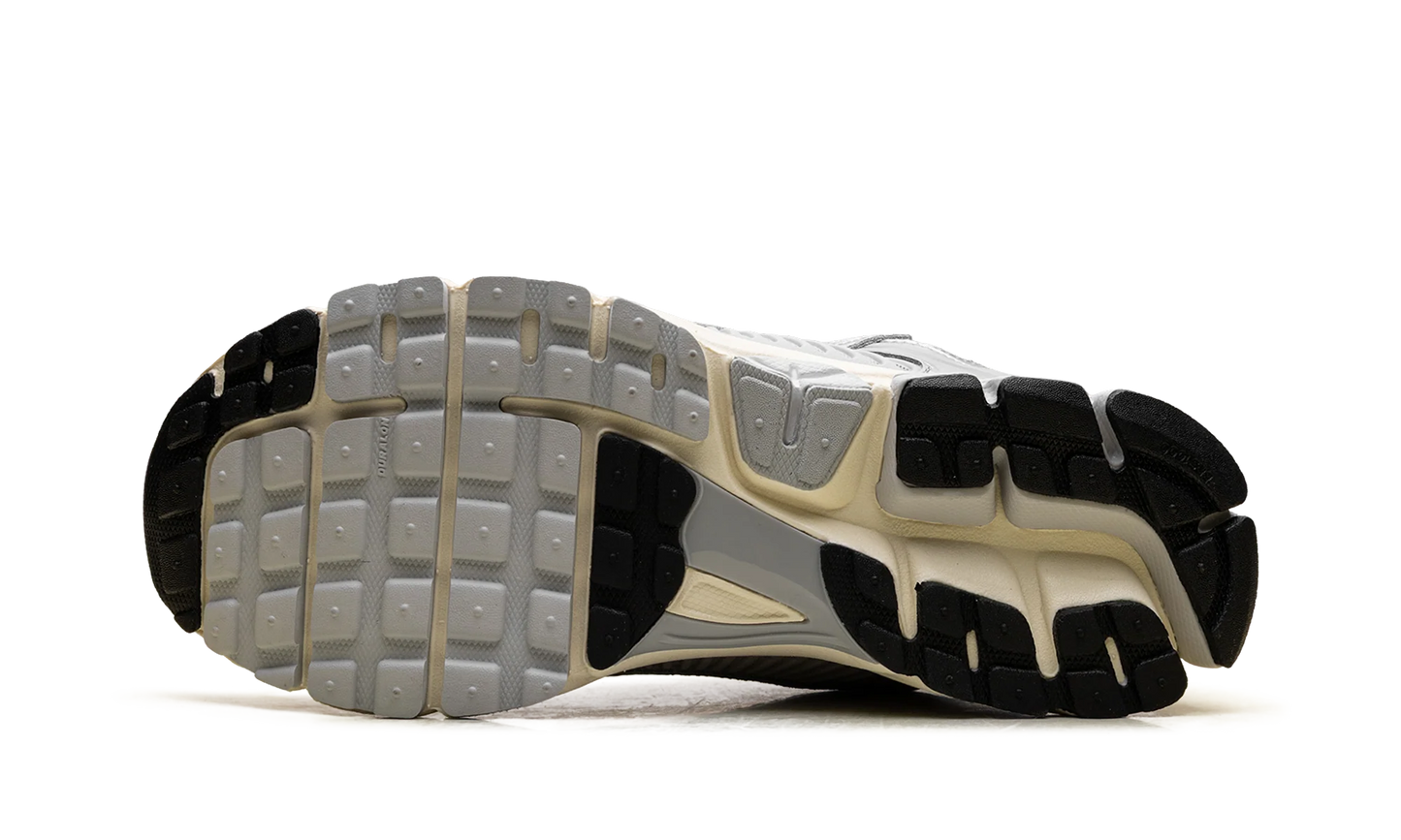 Zoom Vomero 5 "Grey Fog Chrome" IM3486 002