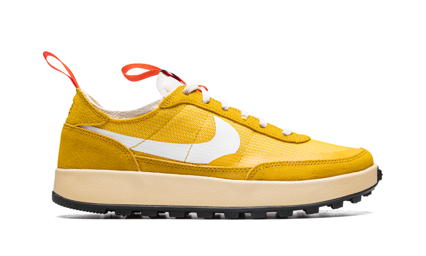 GENERAL PURPOSE SHOE WMNS"Tom Sachs - Dark Sulfur" DA6672 700