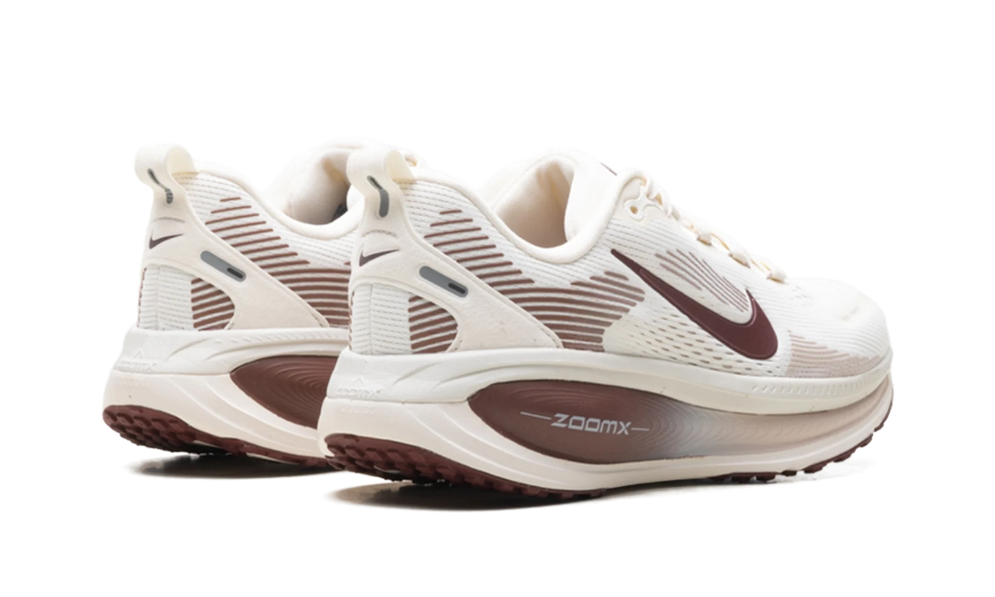 Vomero 18 WMNS "Pale Ivory Red Sepia Silt Red Dark Team Red" HM6804 108