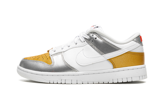 DUNK LOW WMNS"Gold White Silver" DH4403 700