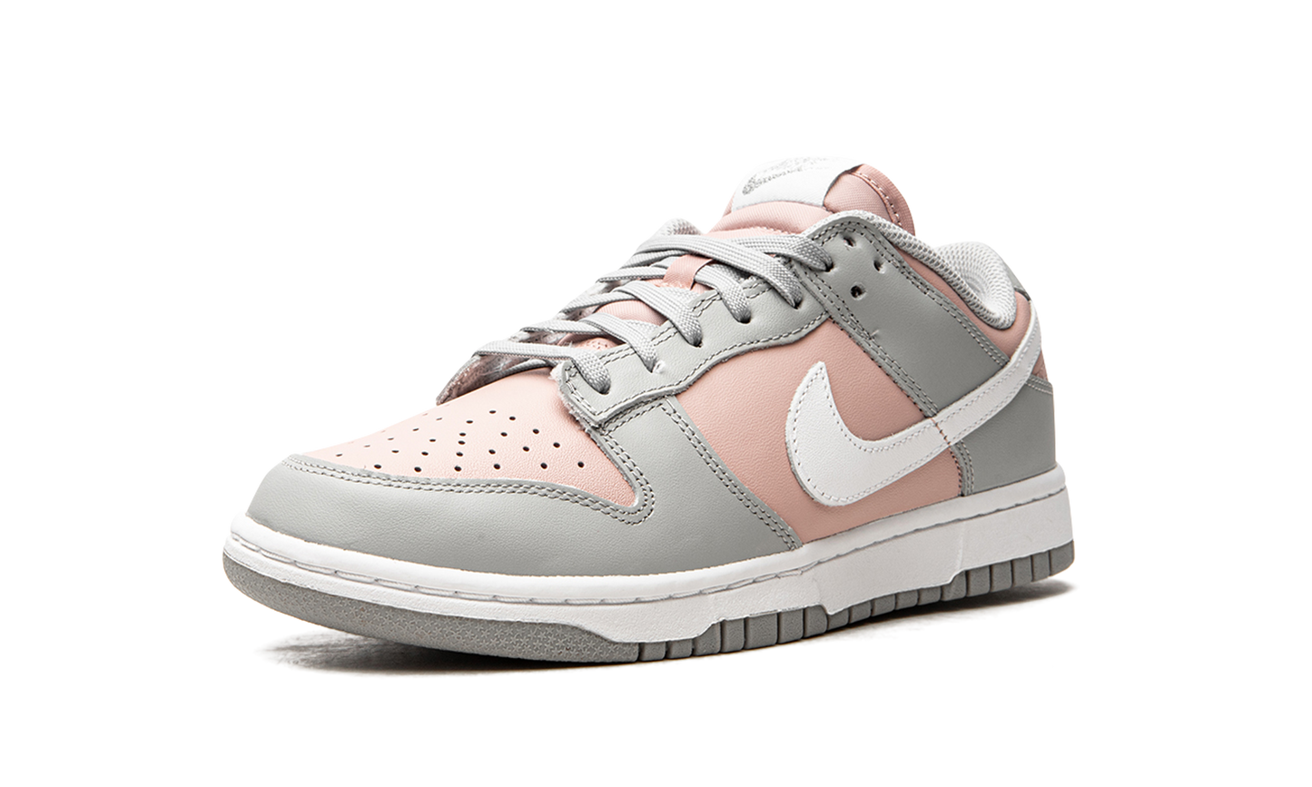 DUNK LO MNS WMNS"Soft Grey/ Pink" DM8329 600