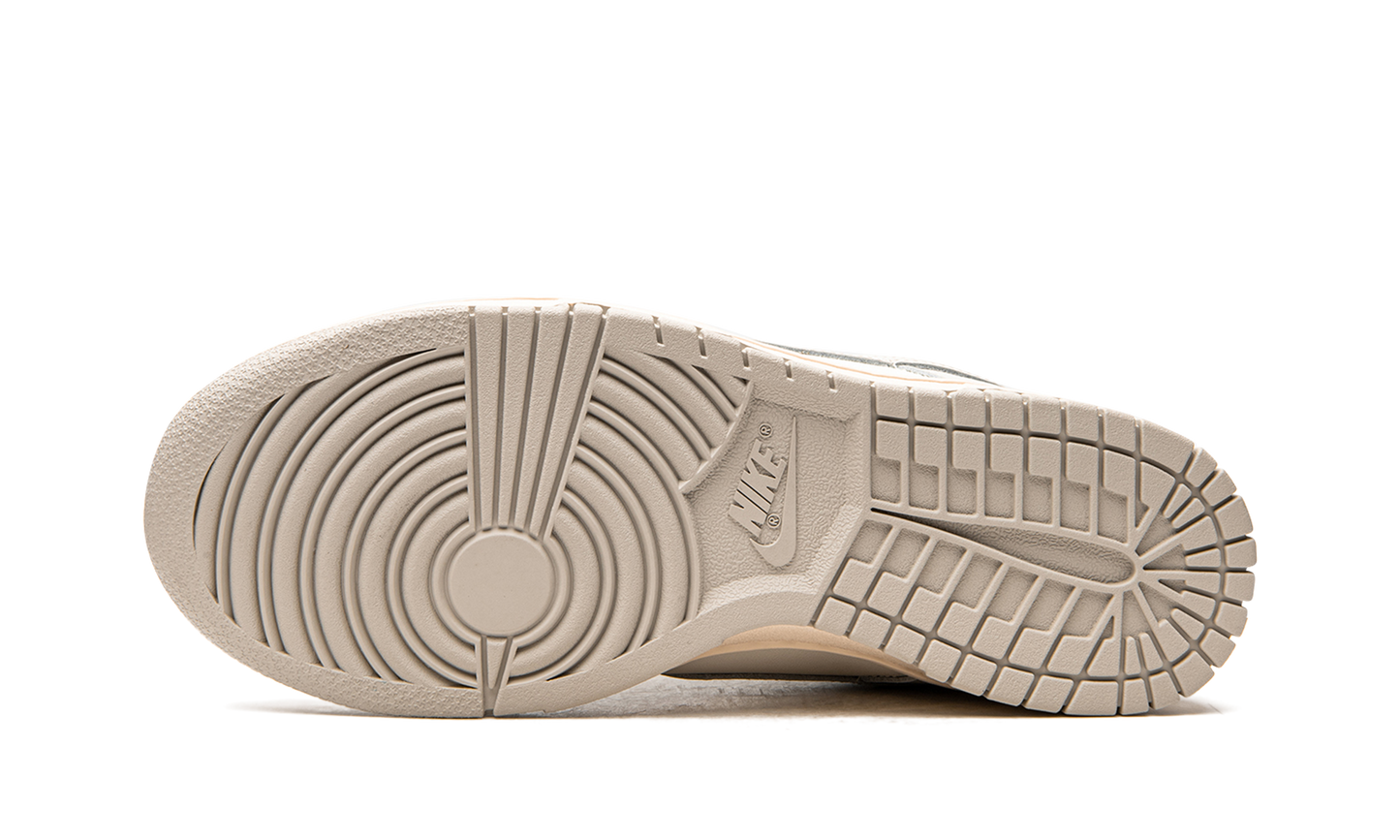 DUNK LO MNS WMNS"Light Bone" DD1503 107