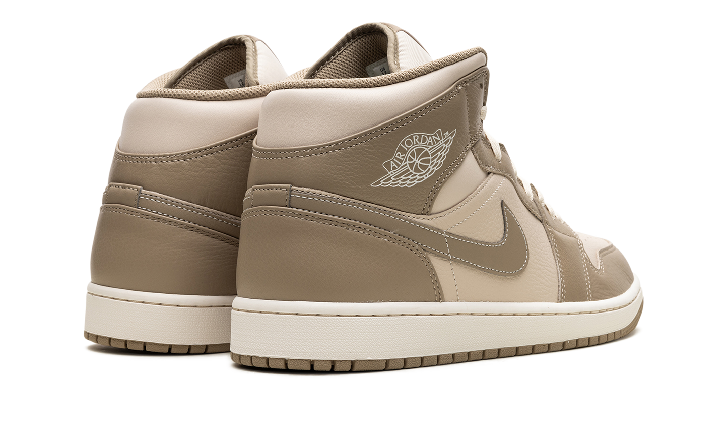 1 Mid "LEGEND LIGHT BROWN" HF4830 203
