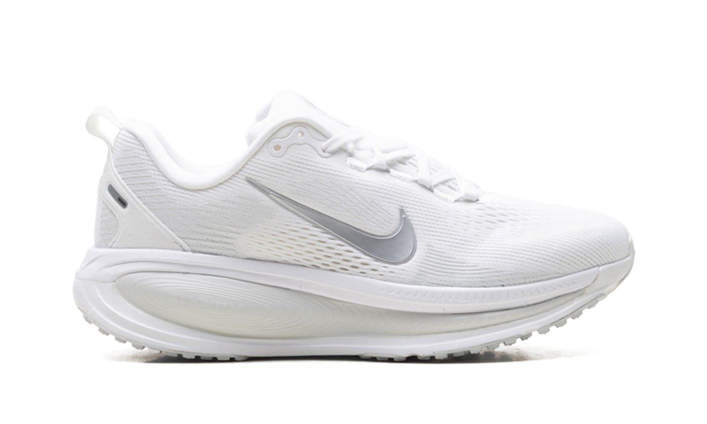 Vomero 18 WMNS"White Photon Dust Summit White Metallic Silver" HM6804 104