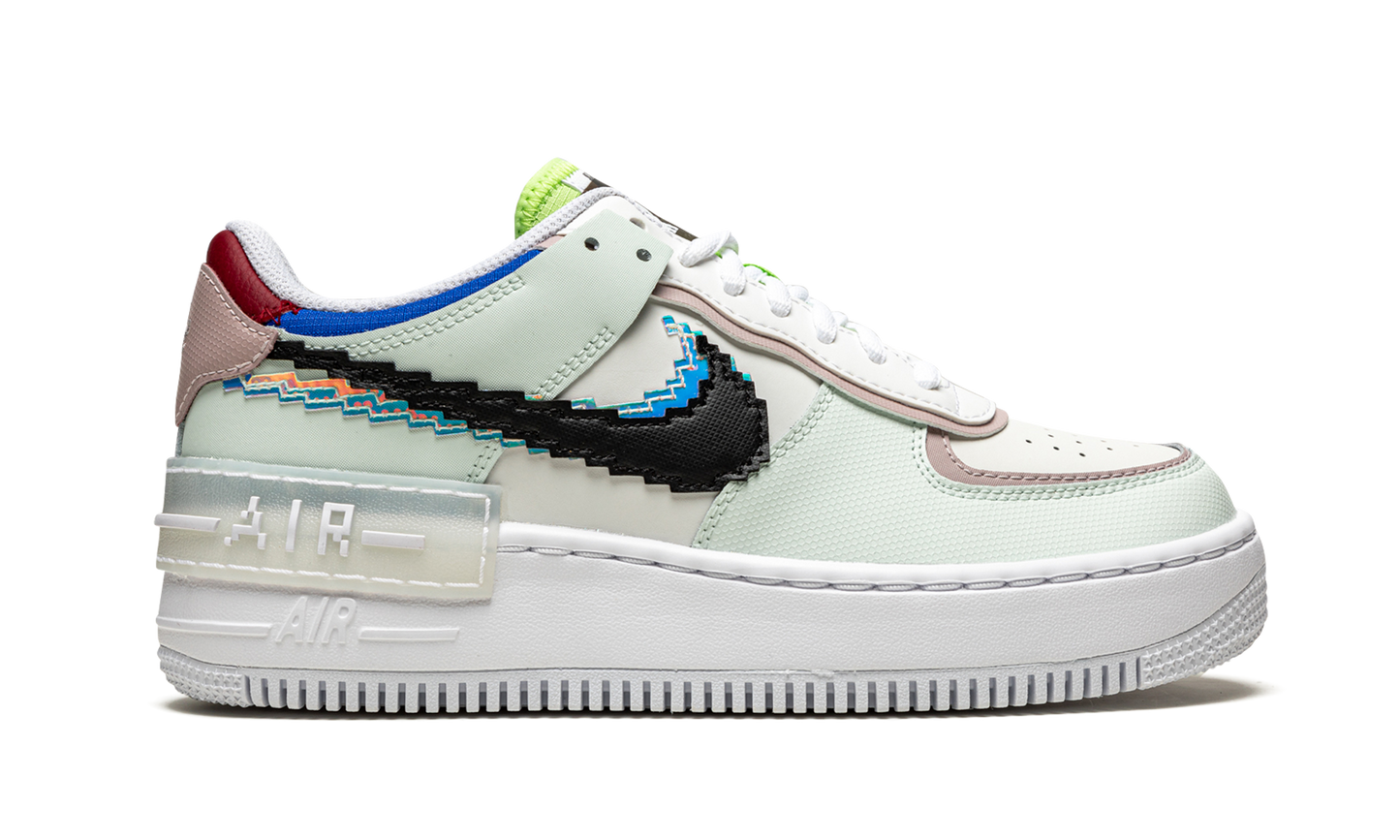 AF1 SHADO SE WMNS"Pixel Swoosh" CV8480 300
