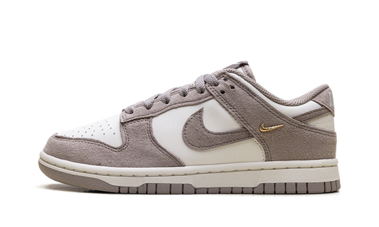 Dunk Low WMNS"Malt Gold Mini Swoosh" IB4417 105