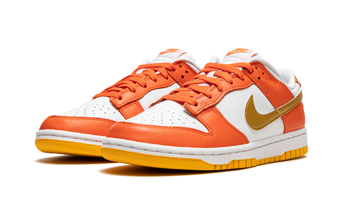 DUNK LO MNS WMNS"Golden Orange" DQ4690 800