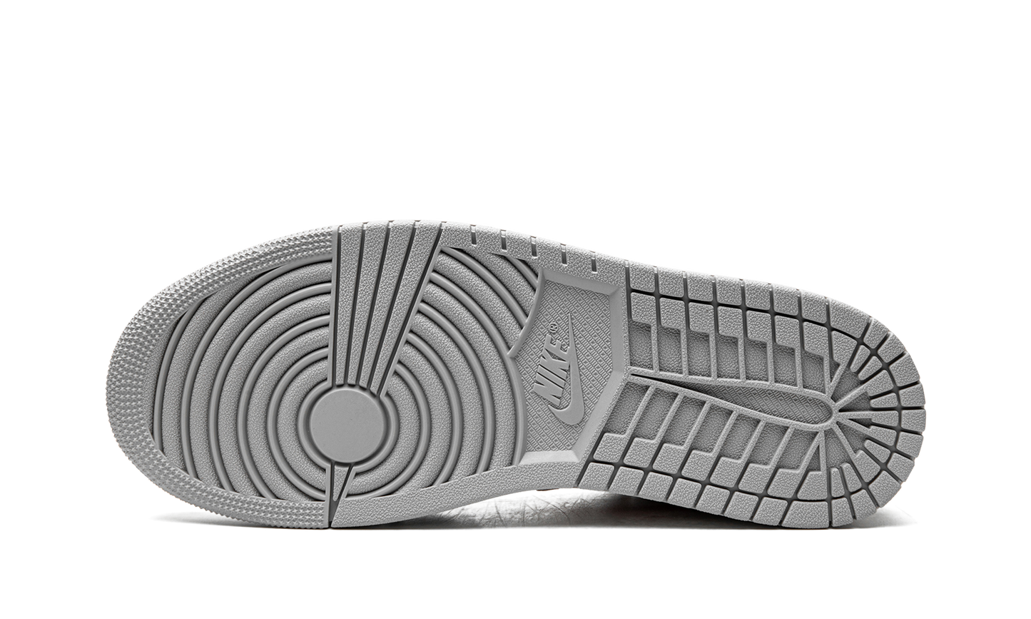 1 Low SE "White / Grey / Red" DC6991 016