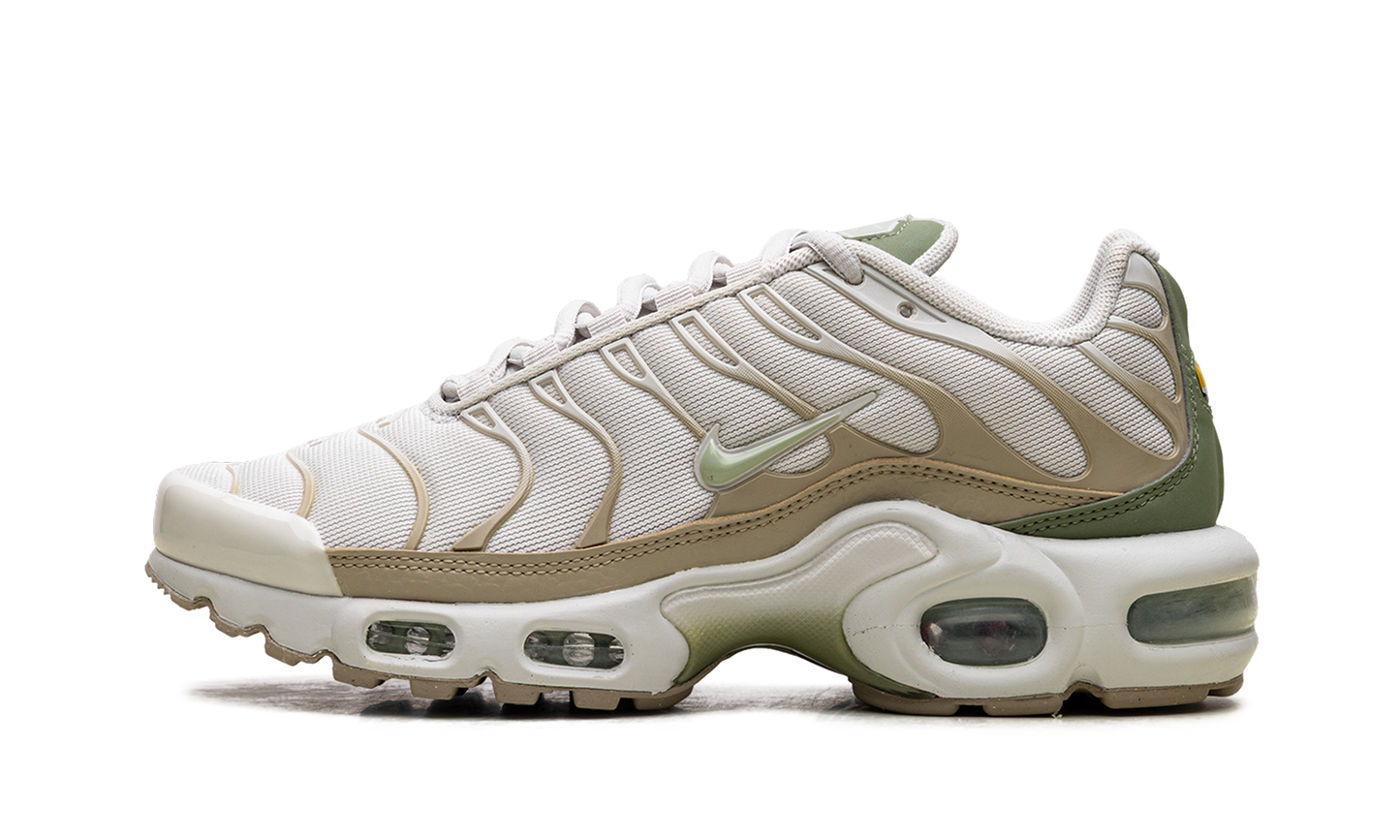 Air Max Plus WMNS"Light Bone/ Honeydew/ Alligator" DX8954 001
