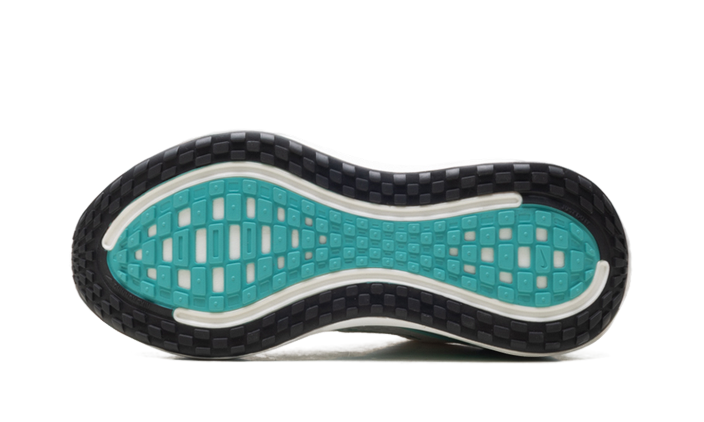 Vomero Plus WMNS"White/ Bleached Turquoise" HV8154 100