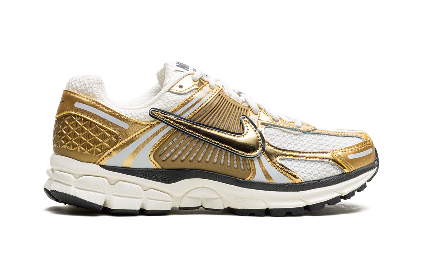 Zoom Vomero 5 WMNS"Metallic Gold" HF7723 001