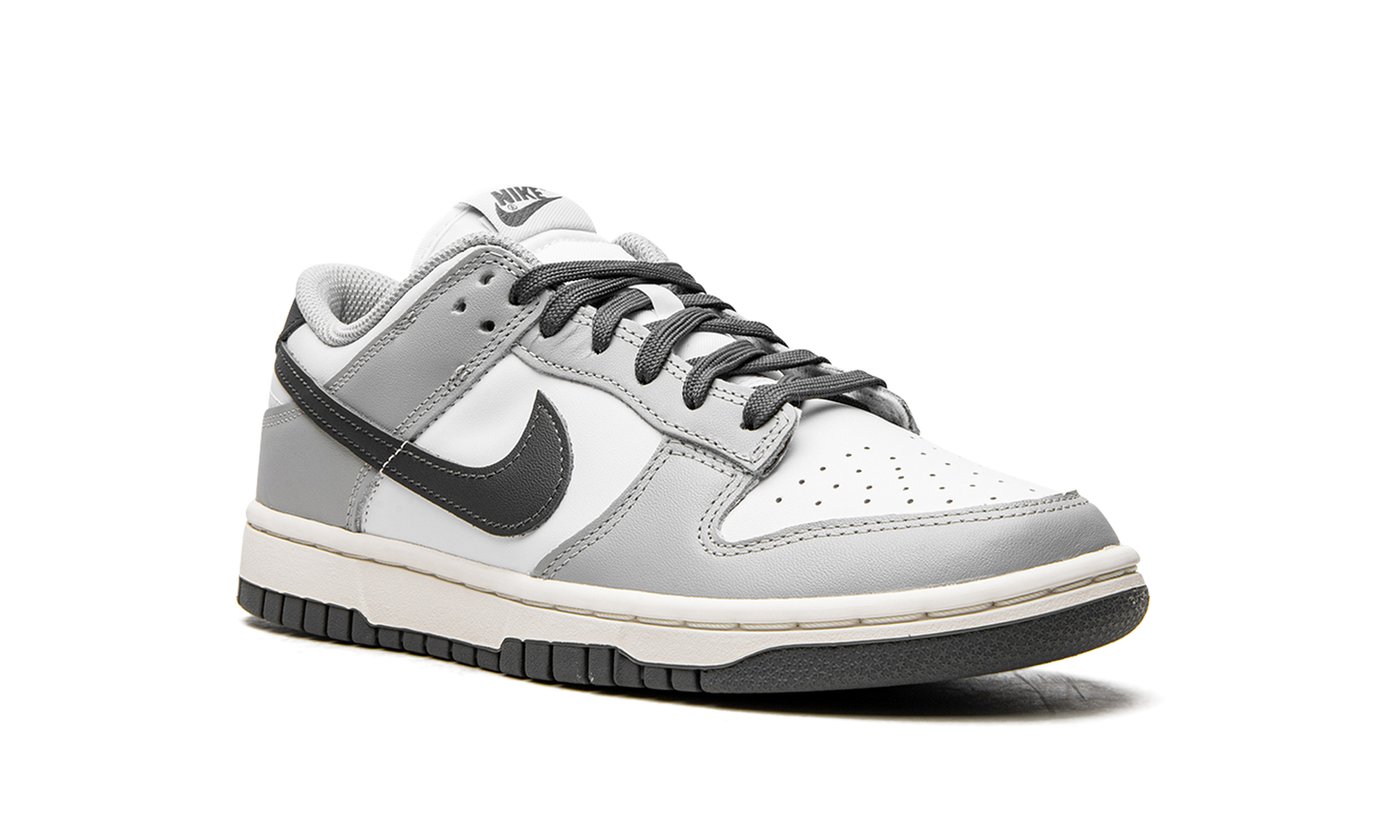 DUNK LO MNS WMNS"Light Smoke Grey" DD1503 117