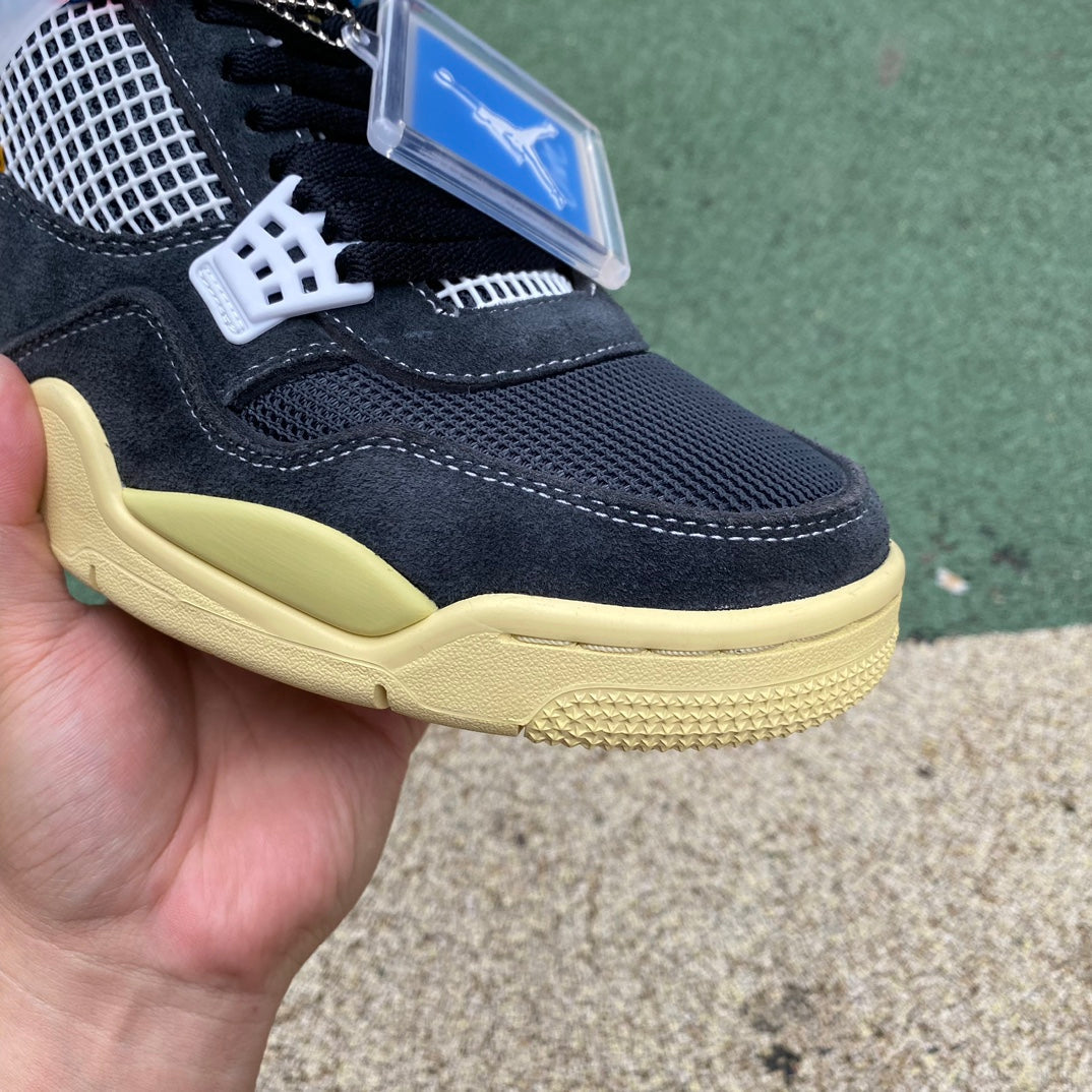 4 Retro Union Off Noir