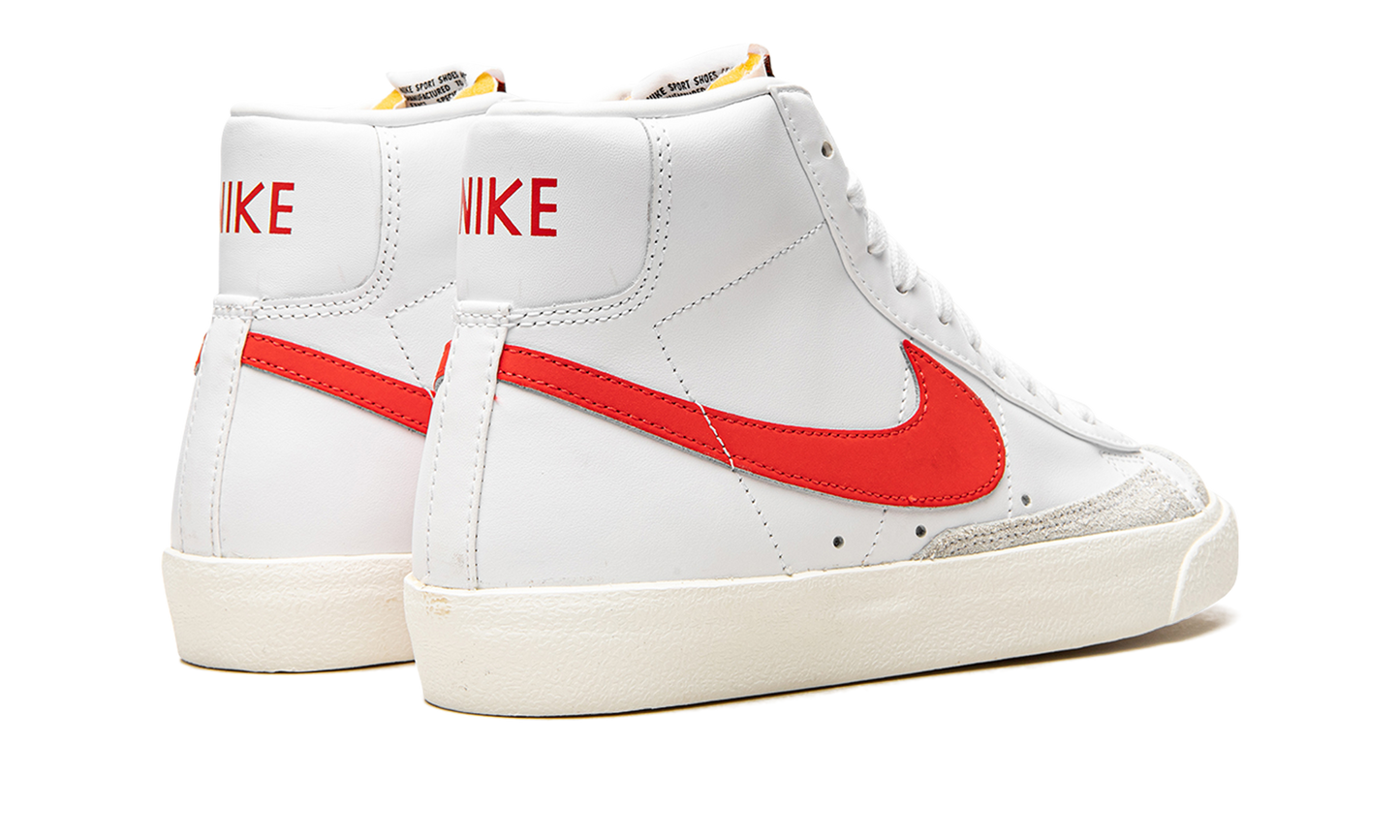 BLAZER MID'77 VNTG WMNS"Habanero Red" CZ1055 101