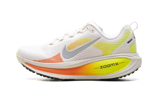 Vomero 18 WMNS"Phantom Light Wild Mango Volt" HM6804 002
