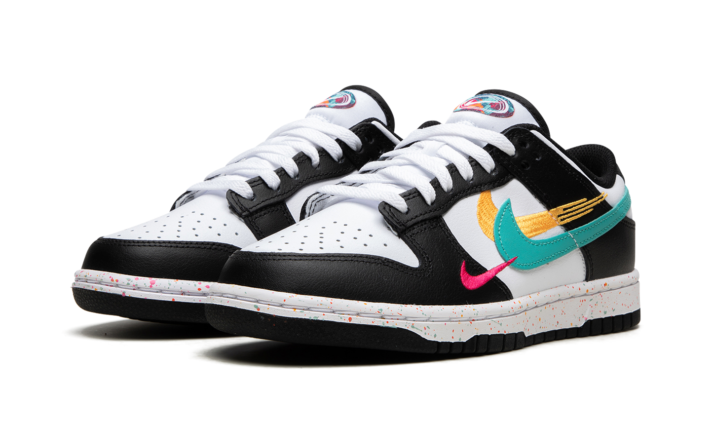 DUNK LO MNS WMNS"Lunar New Year - Multi-Swoosh" FD4623 131