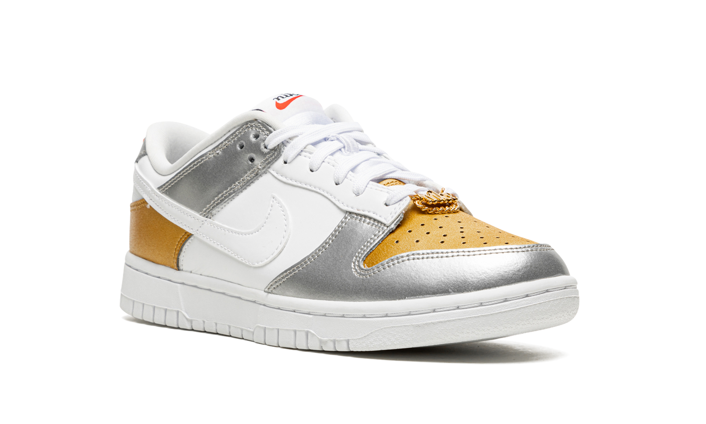 DUNK LOW WMNS"Gold White Silver" DH4403 700