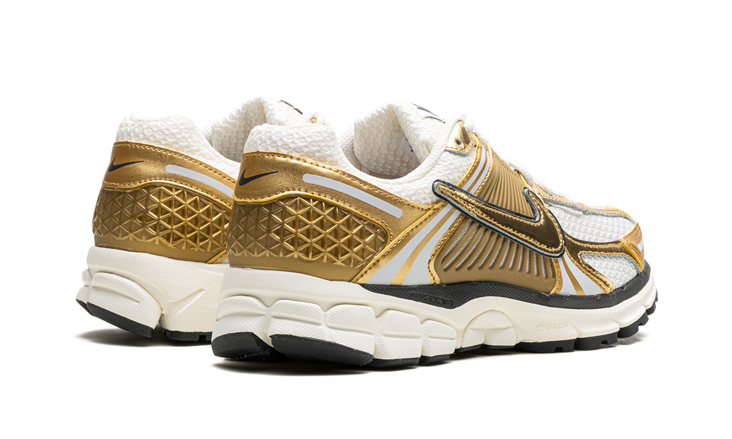Zoom Vomero 5 WMNS"Metallic Gold" HF7723 001